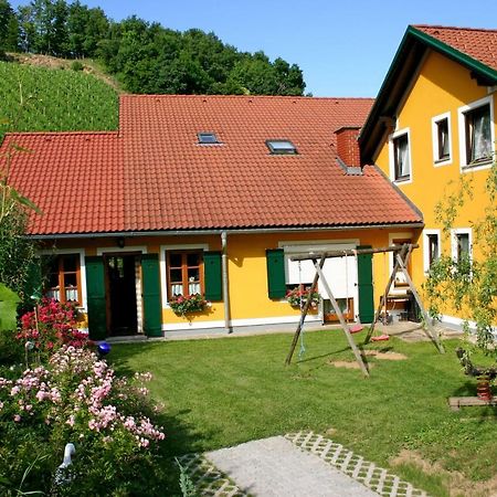 Weingut Stoff Acomodação com café da manhã Kitzeck im Sausal Exterior foto