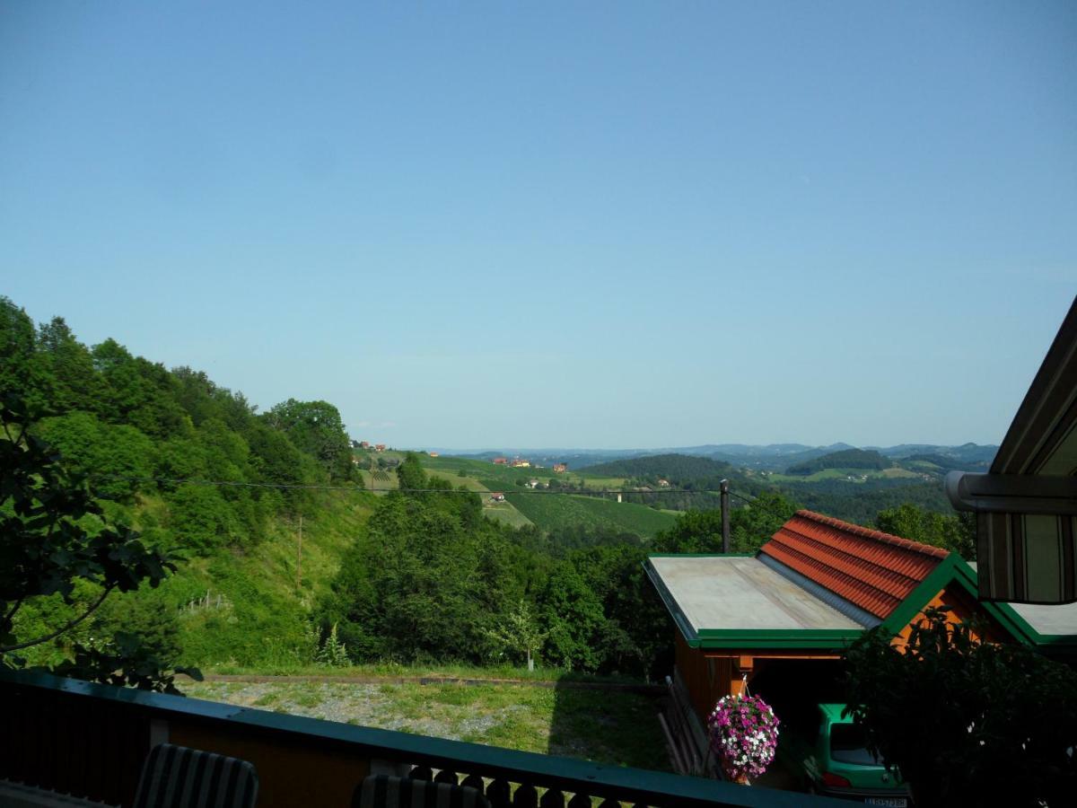Weingut Stoff Acomodação com café da manhã Kitzeck im Sausal Exterior foto