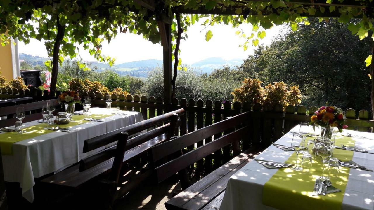 Weingut Stoff Acomodação com café da manhã Kitzeck im Sausal Exterior foto