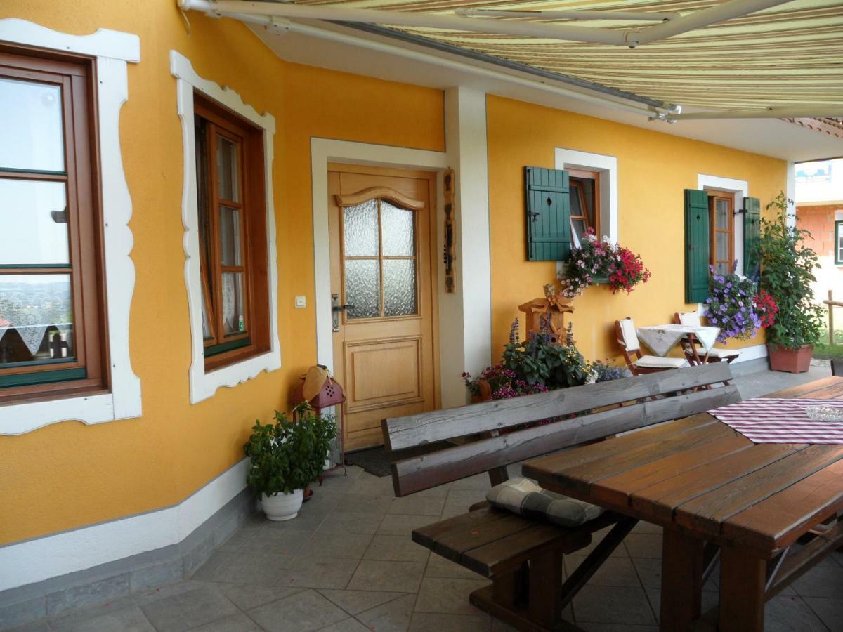 Weingut Stoff Acomodação com café da manhã Kitzeck im Sausal Exterior foto